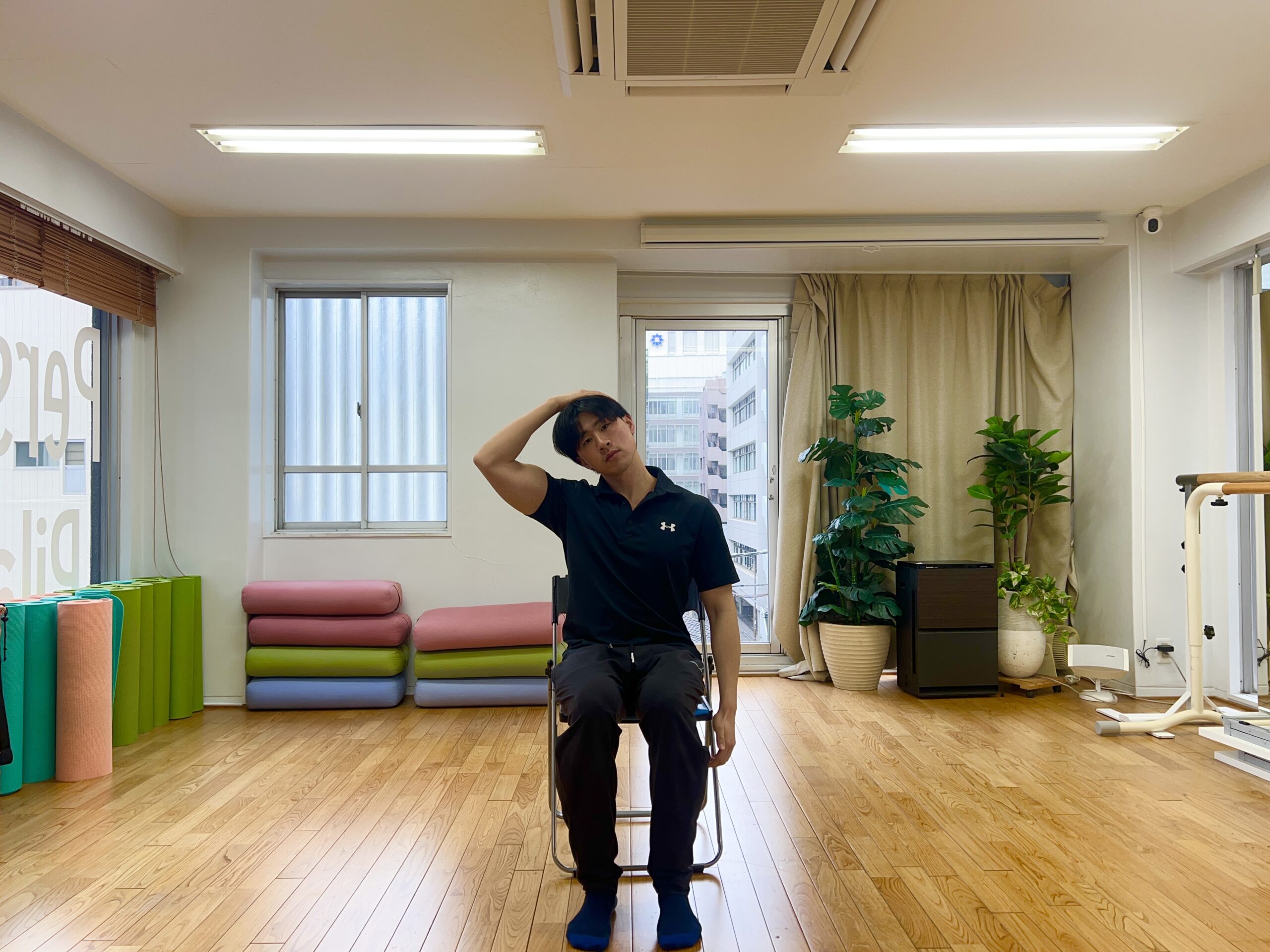 首のストレッチ